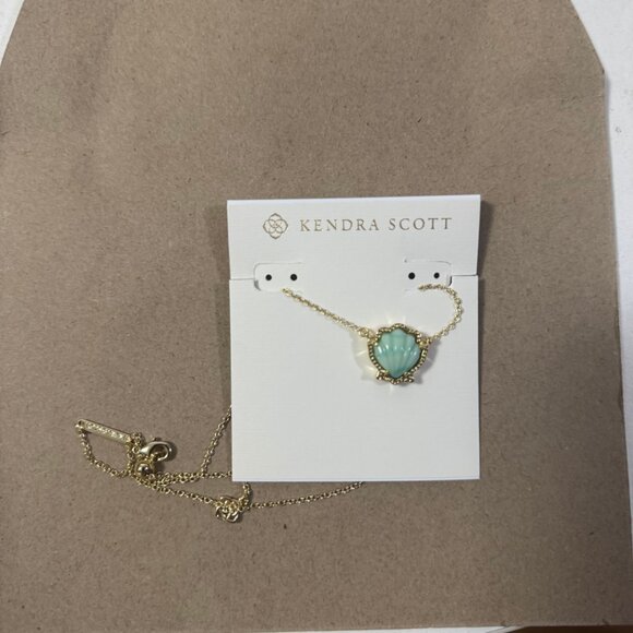 Kendra Scott Shell Pendant Necklace - Picture 3 of 3